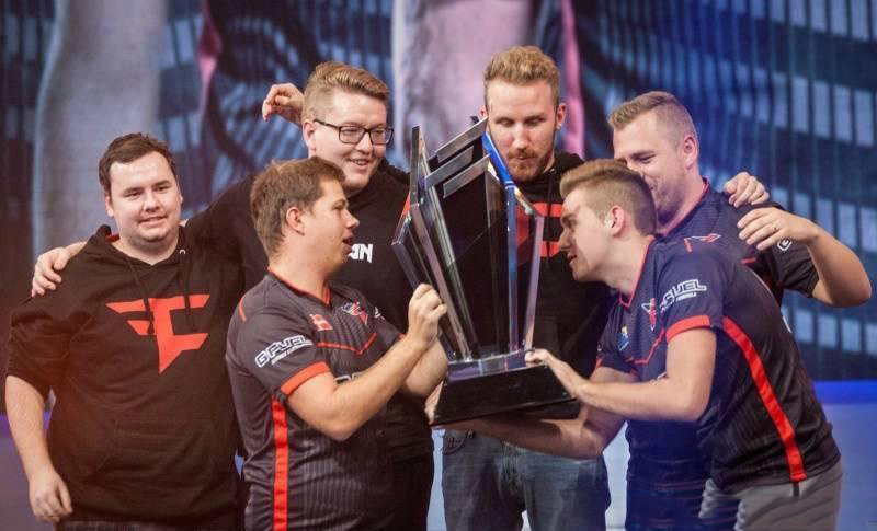 中单稻草人席卷英雄联盟LPL比赛，你怎么看？