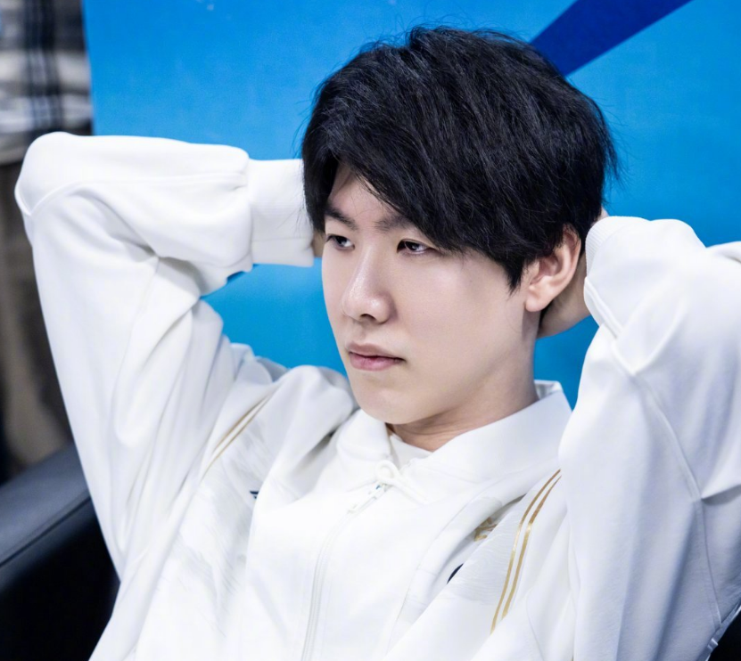 资讯活久见！世界赛首次！决赛圈打包拼药，成功吃鸡！