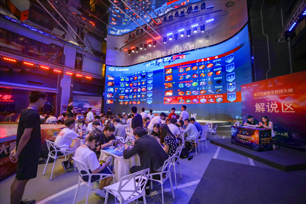 凯尔特人本周将试训TJ-沃伦、拉马尔-史蒂文斯和路易斯-金